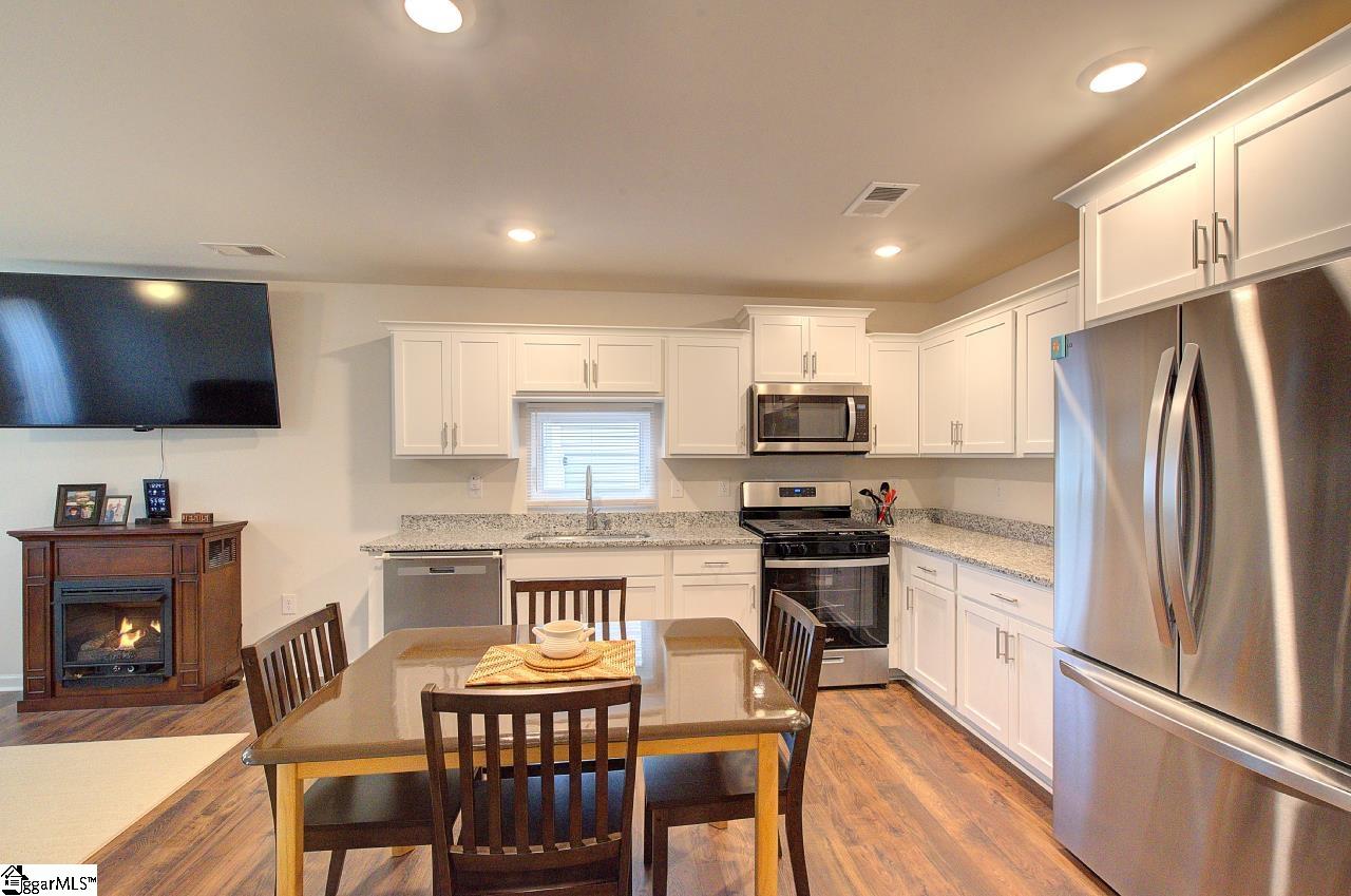 218 Maple Leaf Lane Easley, SC 29640 - Photo 8 of 26