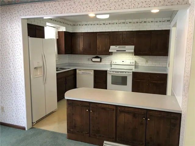 a view of a room with an empty space