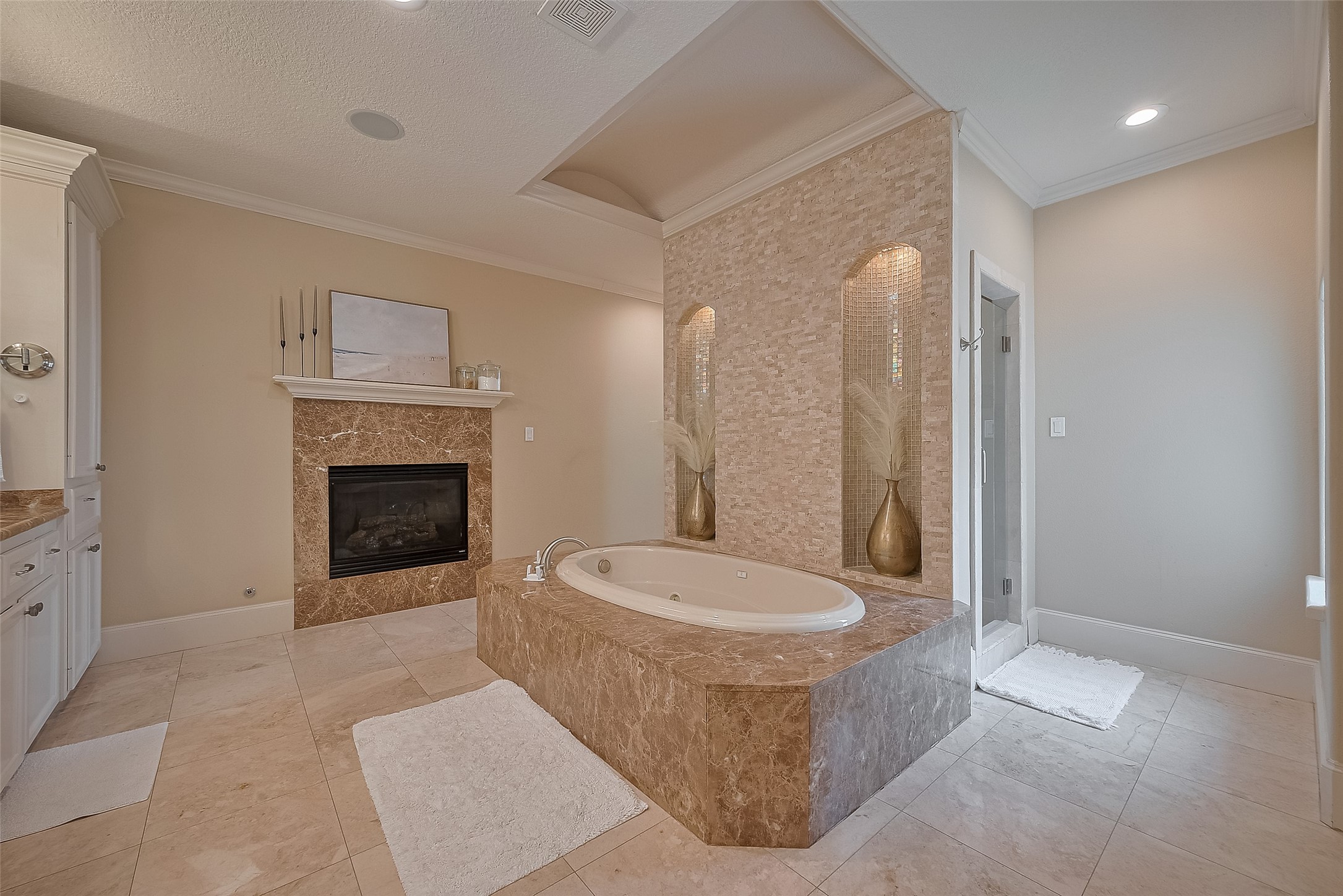 6419 Rodrigo Street Houston, TX 77007 - Photo 31 of 35 Luxurious spa-like primary bathroom offers double sinks, granite counters, walk in closet and dual entry shower!