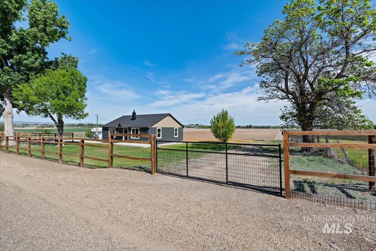 3432 Pioneer Road Homedale, ID 83628 - Photo 8 of 37