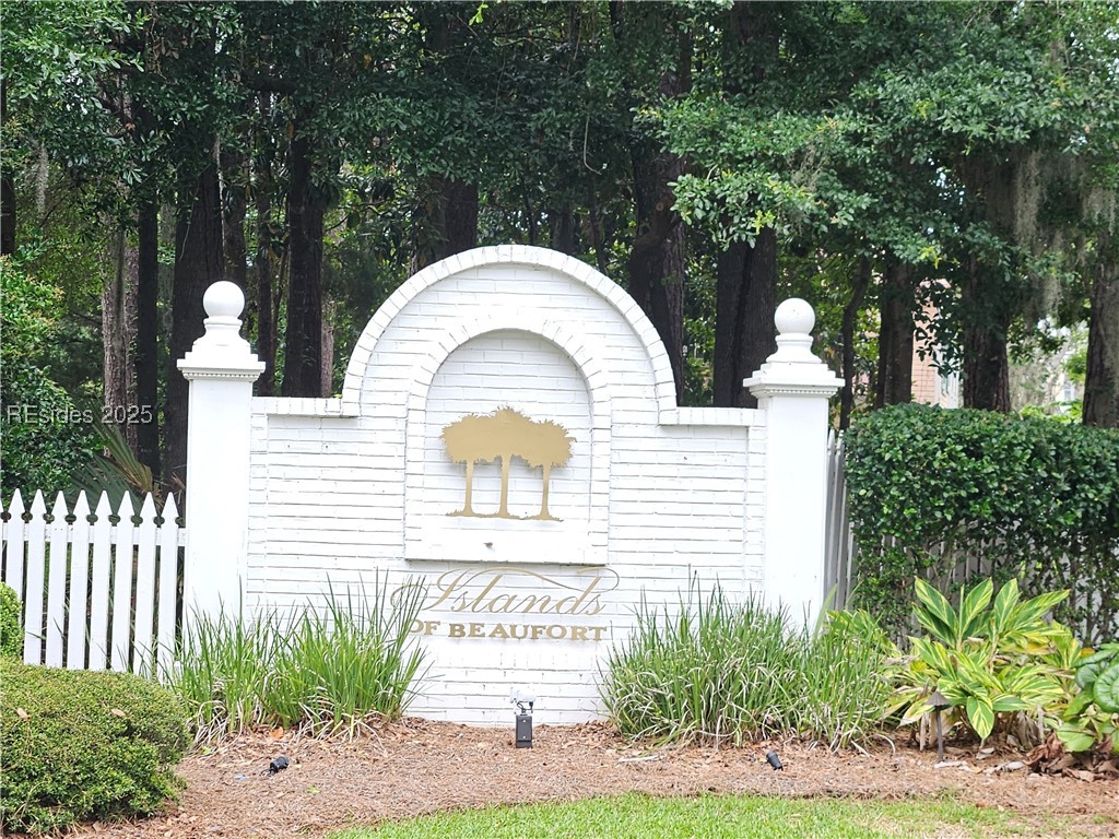 18 Anchorage Way Beaufort, SC 29902 - Photo 13 of 15 Exterior Entrance to Island of Beaufort