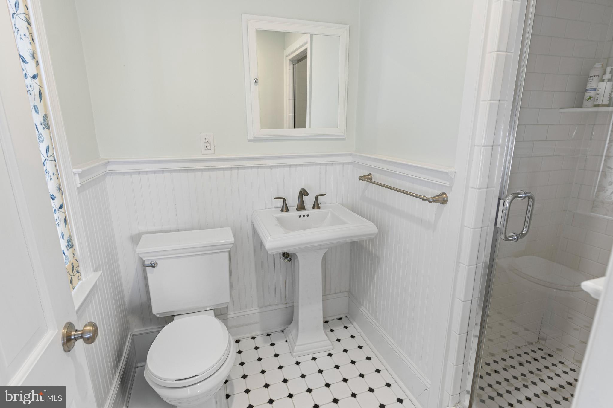 731 King Of Prussia Road Radnor, PA 19087 - Photo 18 of 58 Ensuite bath - bedroom 1