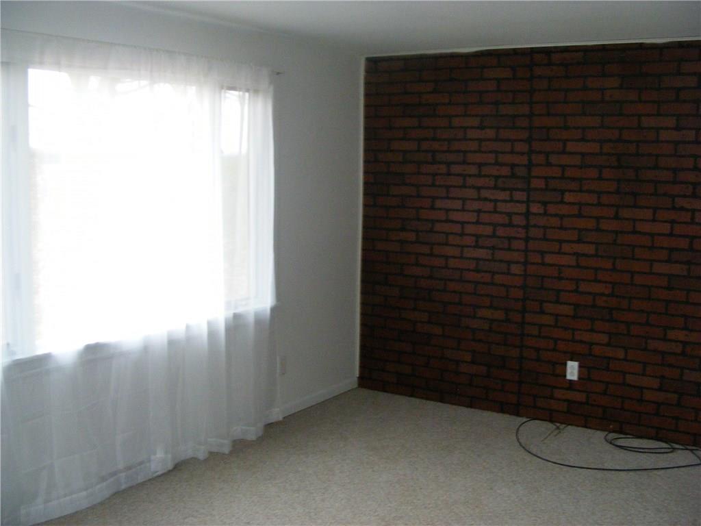 124 Harris Road Butler, PA 16002 - Photo 14 of 25 Living room