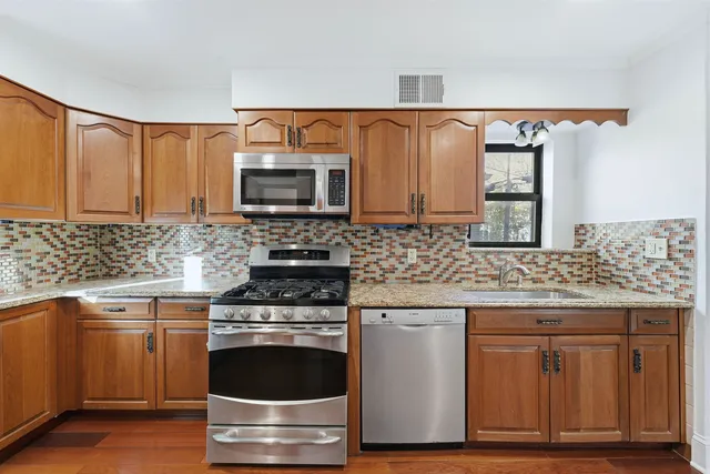 $1,250,000 | 163 Highwood Avenue, Weehawken, NJ 07086