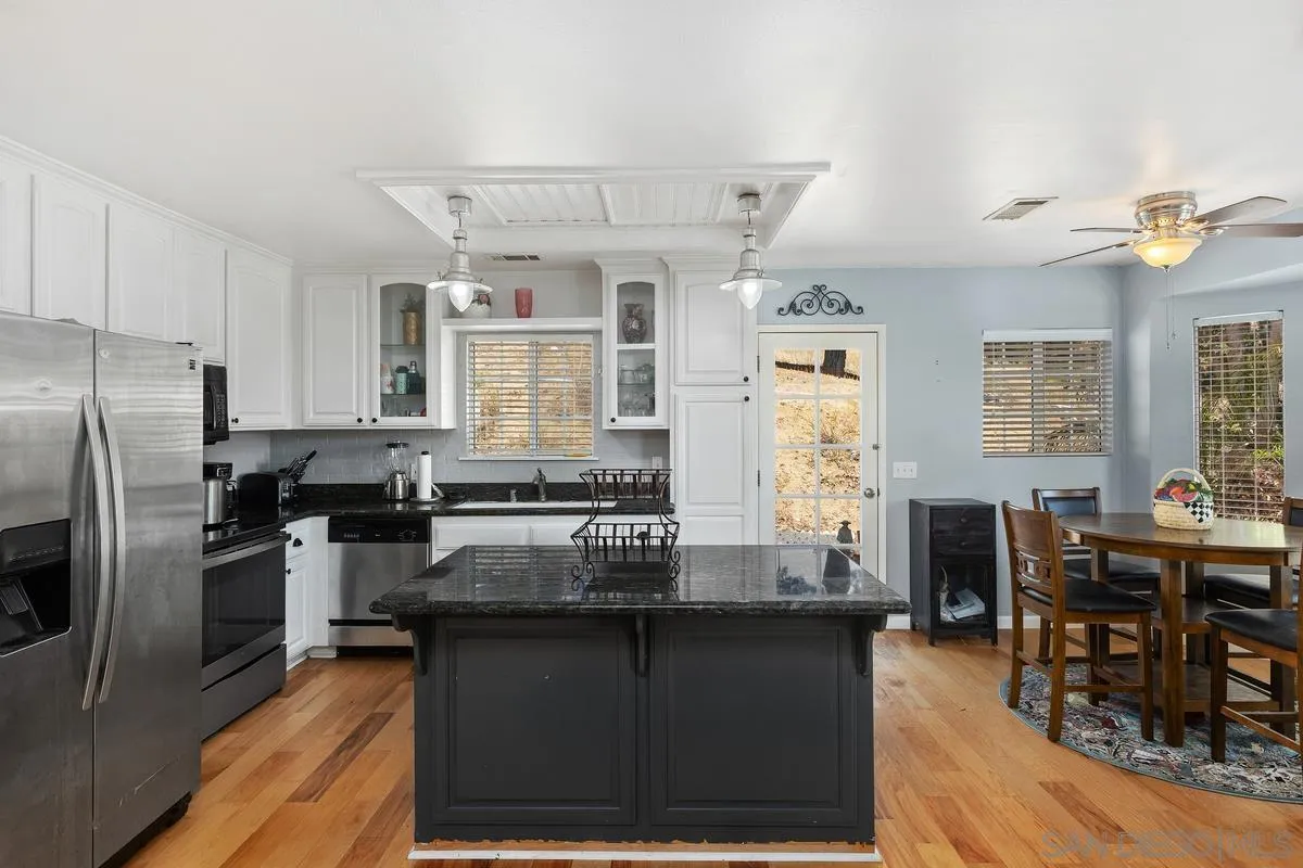 3562 South Mission Road Fallbrook, CA 92028 - Photo 33 of 38 Kitchen