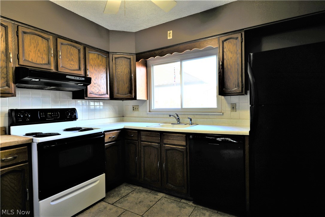 4446 Burkey Road Youngstown, OH 44515 - Photo 10 of 28 Gallery Image 10