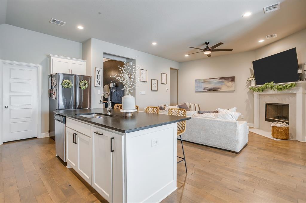709 Waterford Way Joshua, TX 76058 - Photo 12 of 35
