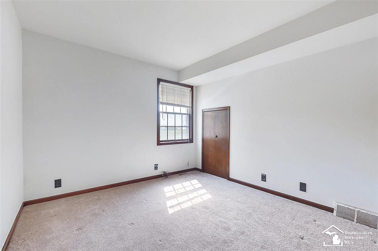 4640 Burke Road Newport, MI 48166 - Photo 17 of 35 50050433-16.JPG