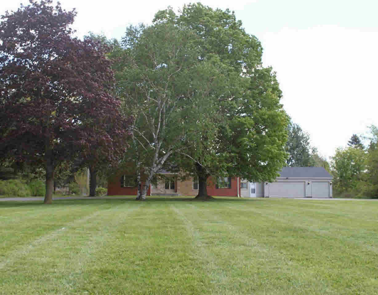 1064 North Linden Road Flint, MI 48532 - Photo 4 of 27 21298650-3.JPG