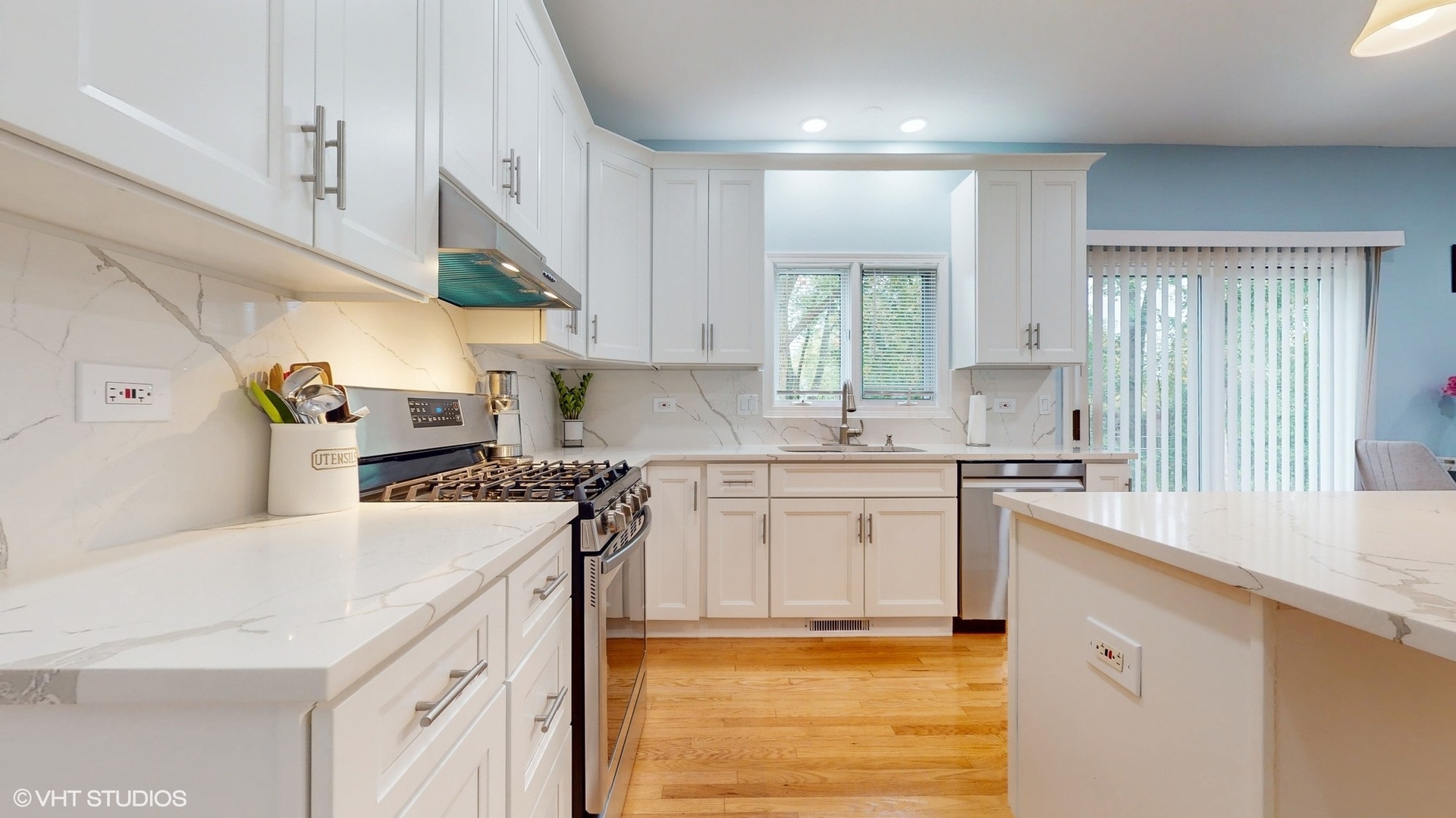 980 Lucinda Drive Buffalo Grove, IL 60089 - Photo 13 of 40