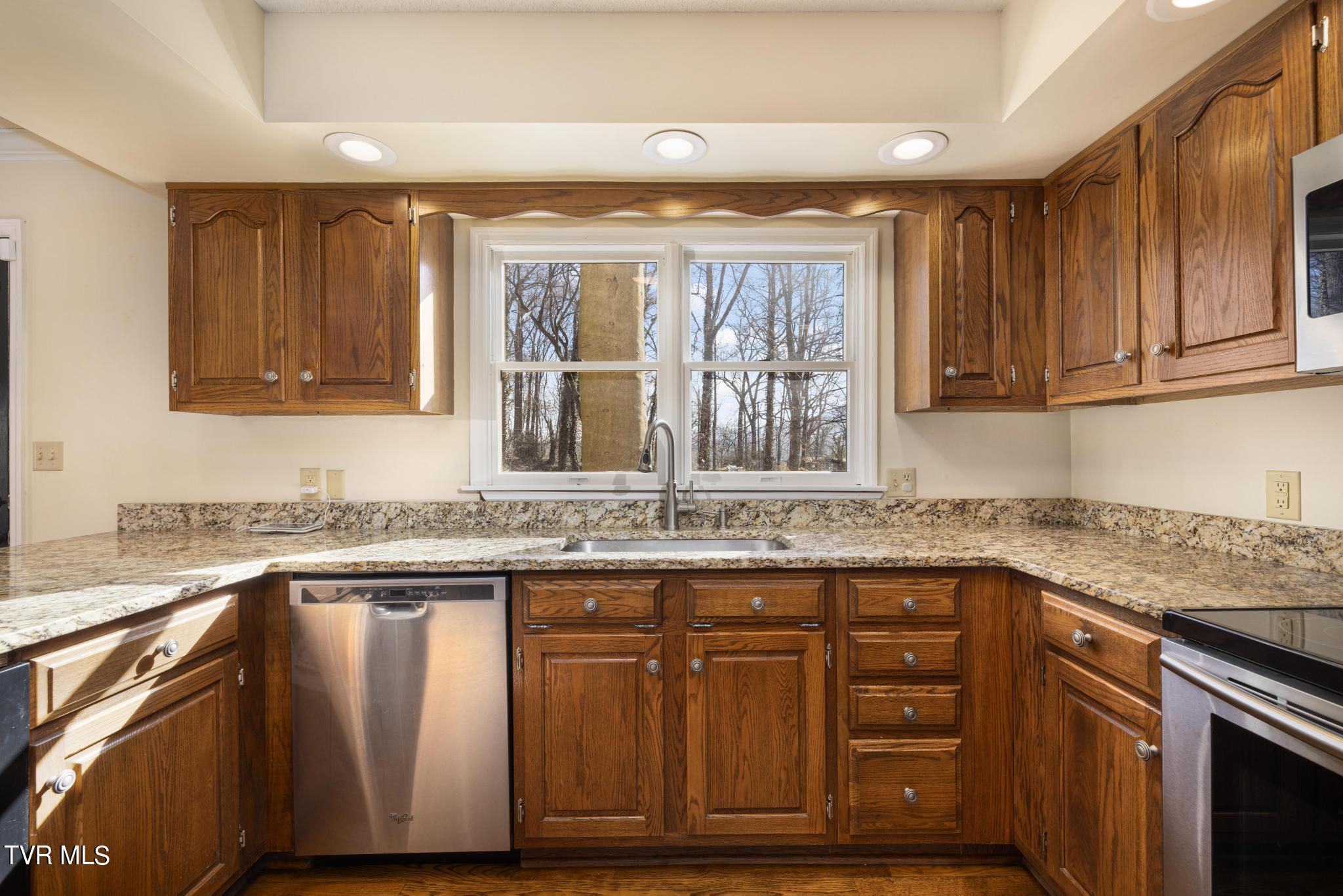 401 Canongate Road Kingsport, TN 37660 - Photo 11 of 43 IMG_6402