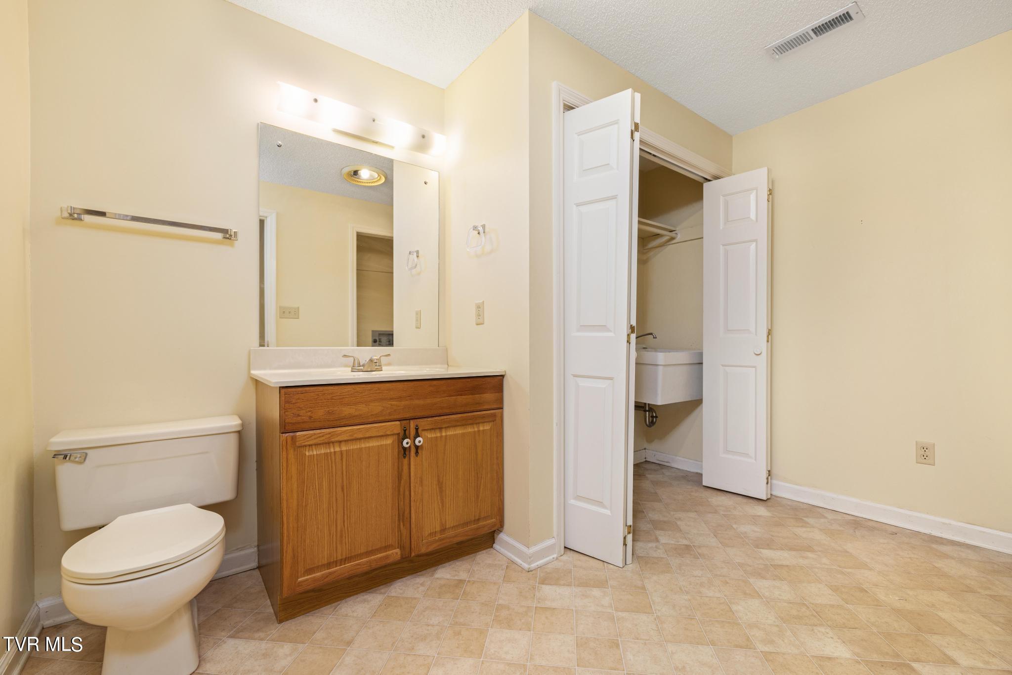 401 Canongate Road Kingsport, TN 37660 - Photo 28 of 43 IMG_6542