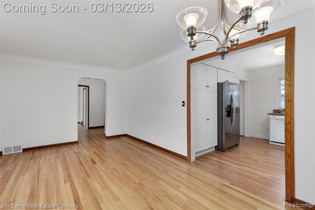 2204 Roslyn Road Grosse Pointe Woods, MI 48236 - Photo 8 of 34