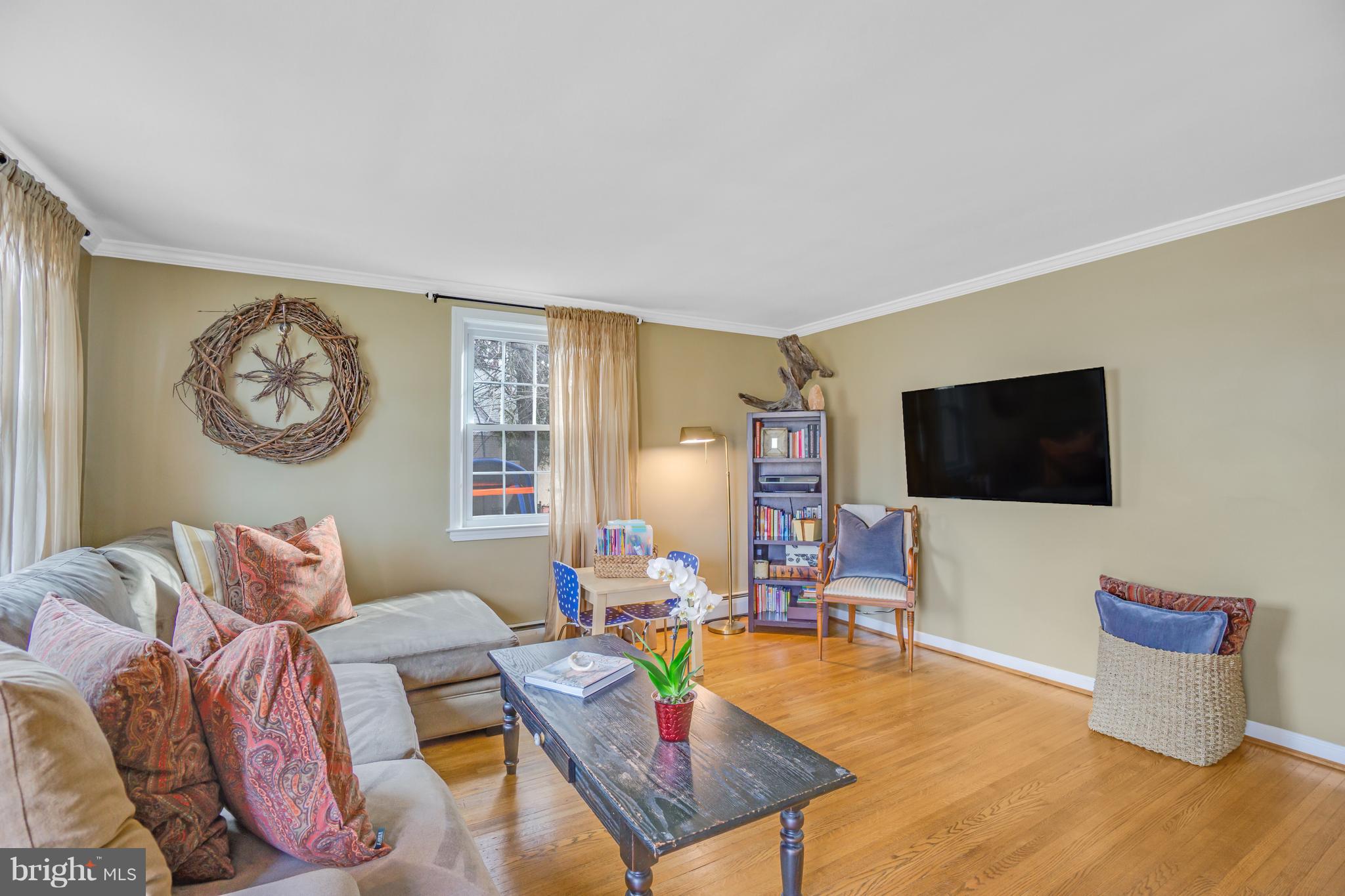 450 Blair Road Springfield, PA 19064 - Photo 2 of 17 Living Room