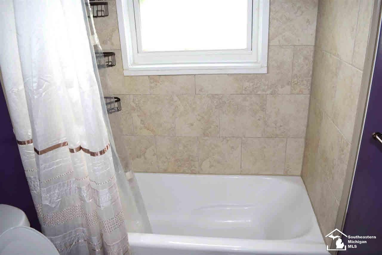 2348 Sheick Road Monroe, MI 48162 - Photo 12 of 26 Tub
