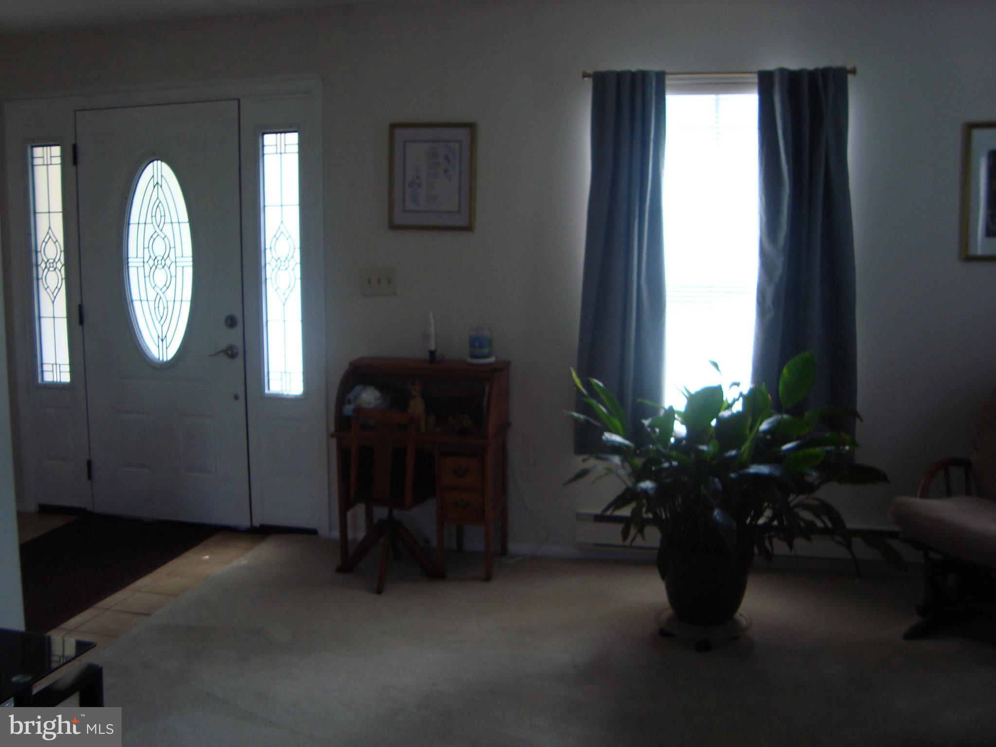 3 Heather Place Southampton, NJ 08088 - Photo 2 of 26 FOYER/LR