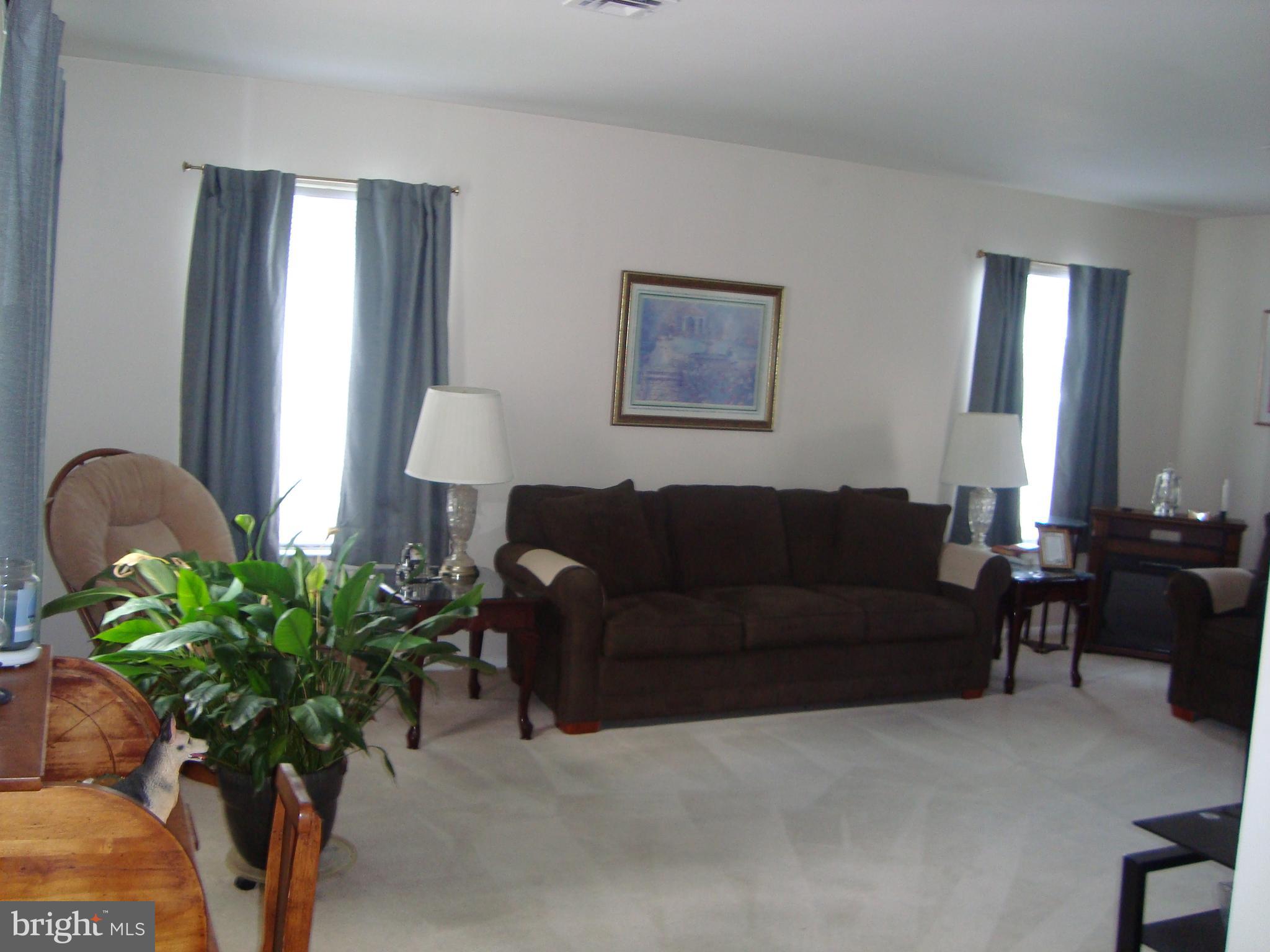 3 Heather Place Southampton, NJ 08088 - Photo 3 of 26 LIVING ROOM