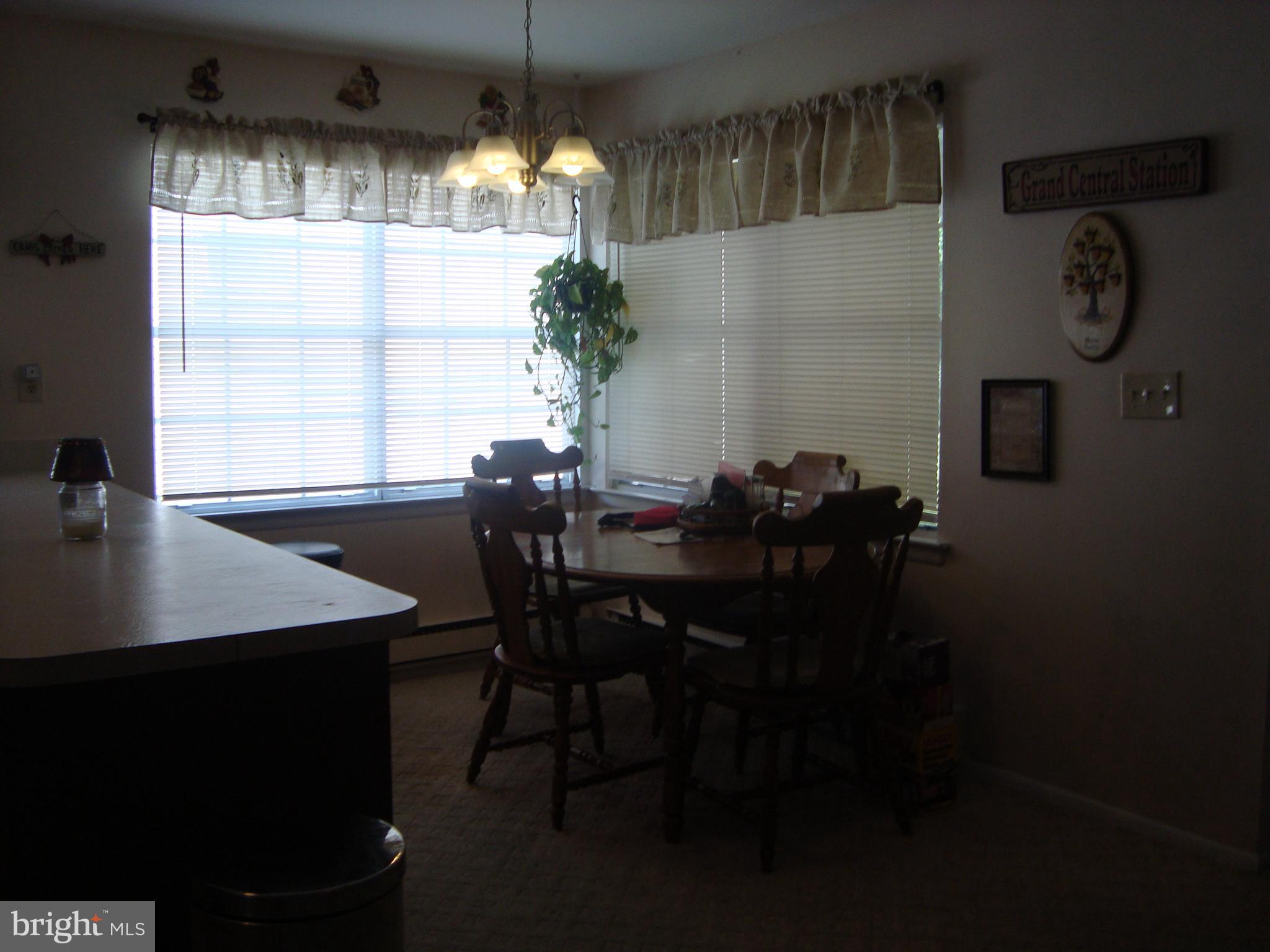 3 Heather Place Southampton, NJ 08088 - Photo 9 of 26 BREAKFAST AREA