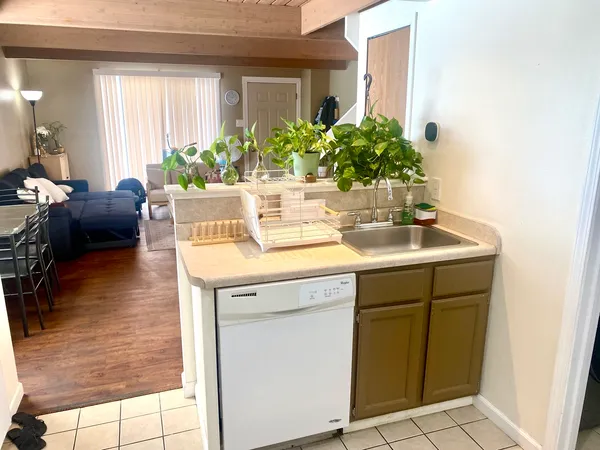 $184,900 | 530 Meadow Green Lane, Unit 530, Round Lake Beach, IL 60073