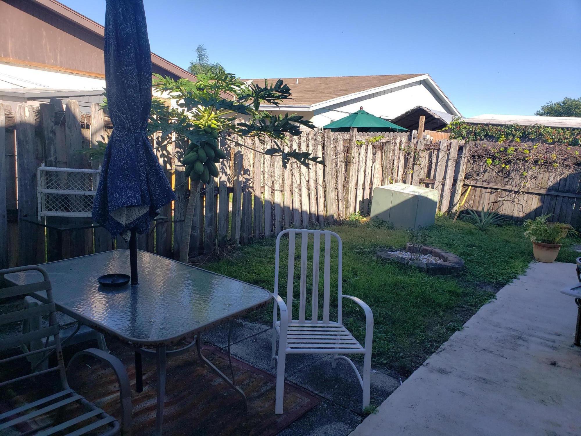 5805 South Rue Road West Palm Beach, FL 33415 - Photo 8 of 9 backyard