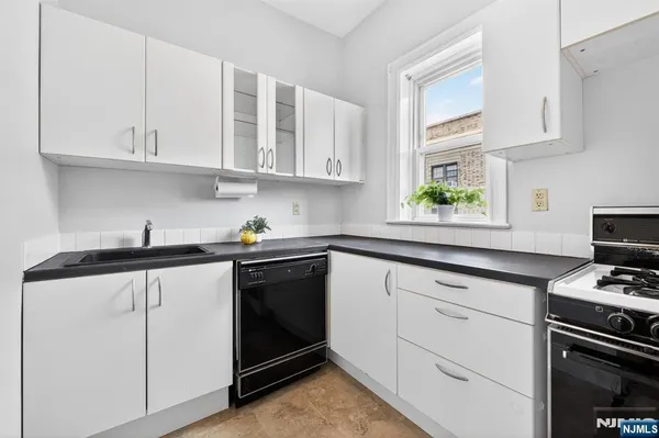$599,000 | 938 Hudson Street, Unit 6, Hoboken, NJ 07030