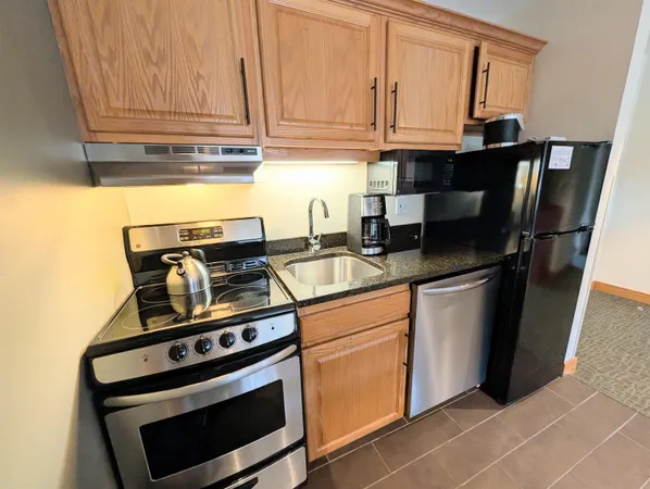 $145,000 | 228 East Mountain Road, Unit D GRAND HOTEL 112 III (TALABAC), Killington, VT 05751