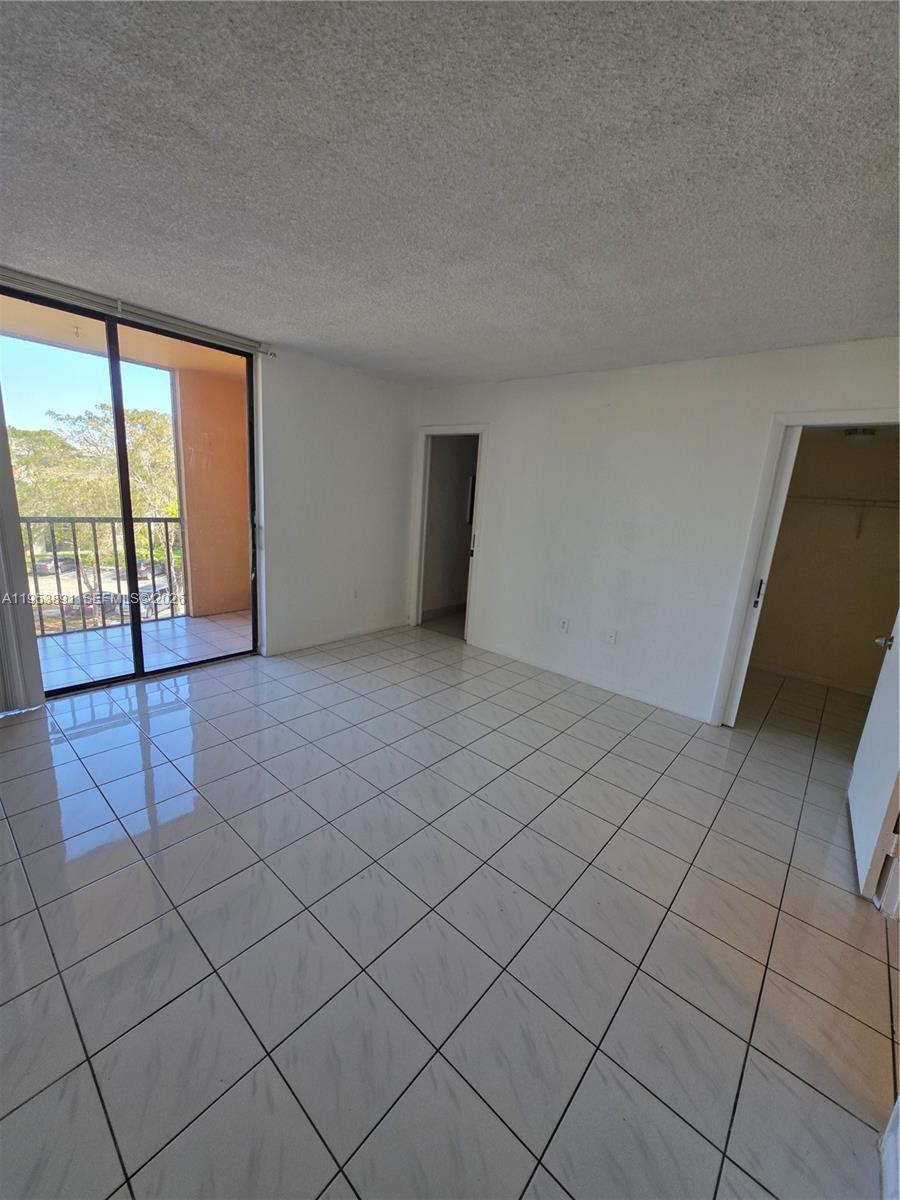 8600 Southwest 133rd Avenue Road, Unit 424 Miami, FL 33183 - Photo 10 of 27 a view of an empty room and window