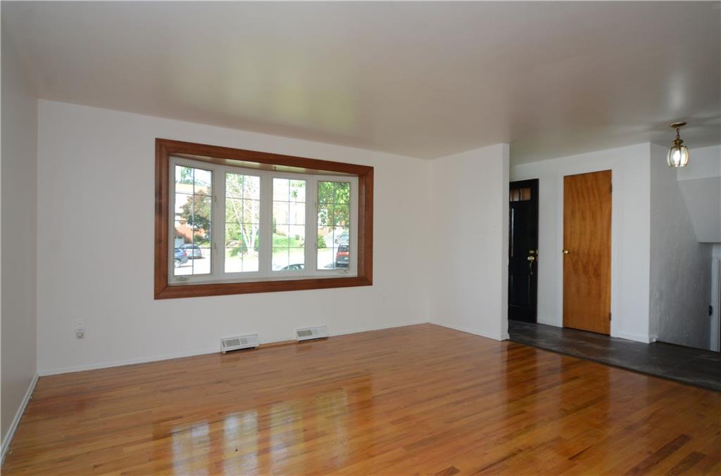 153 Cherrytree Road Carnegie, PA 15106 - Photo 3 of 19 Gallery Image 3