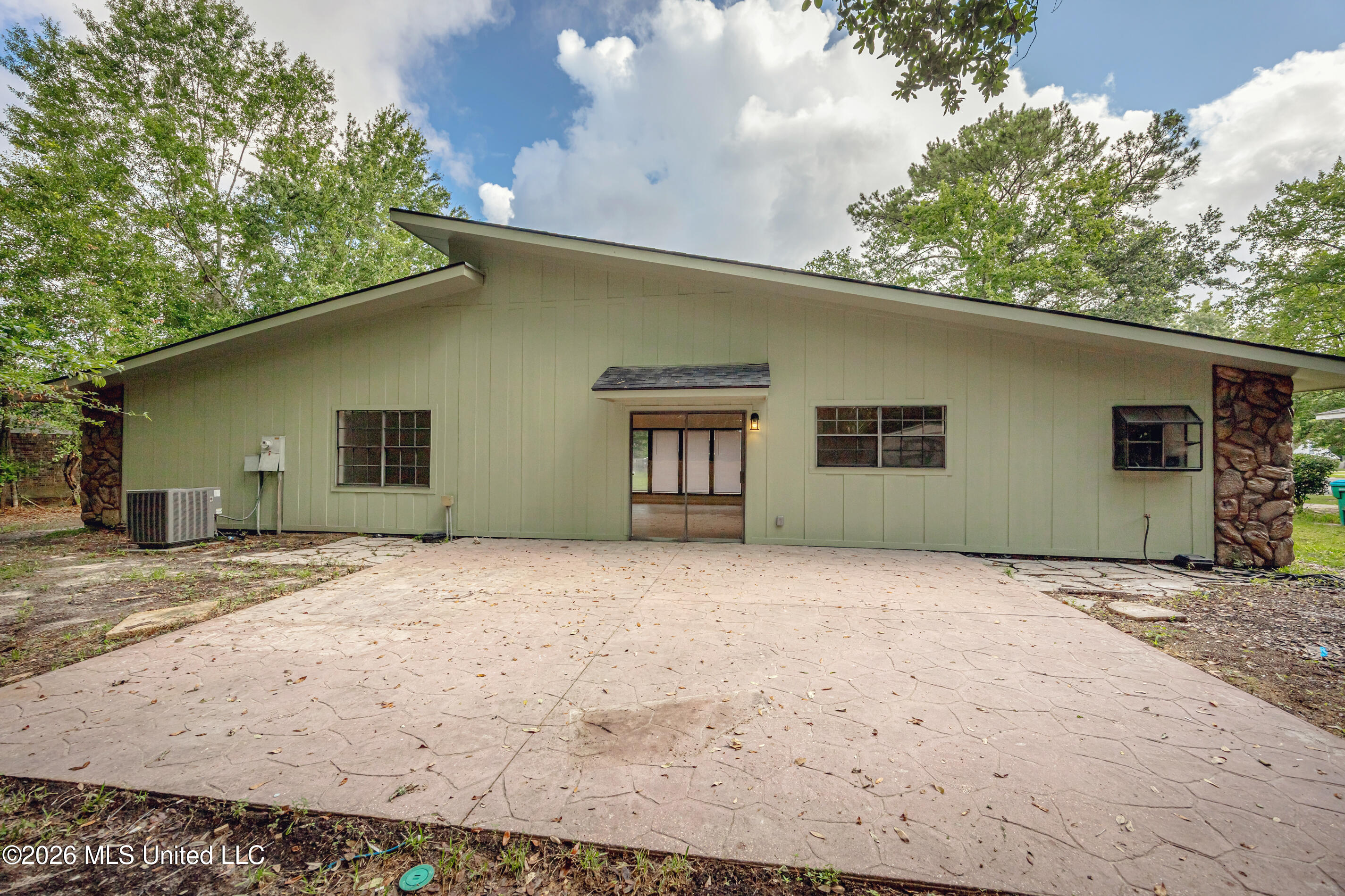 106 Booth Circle Ocean Springs, MS 39564 - Photo 6 of 42 IMG_0524
