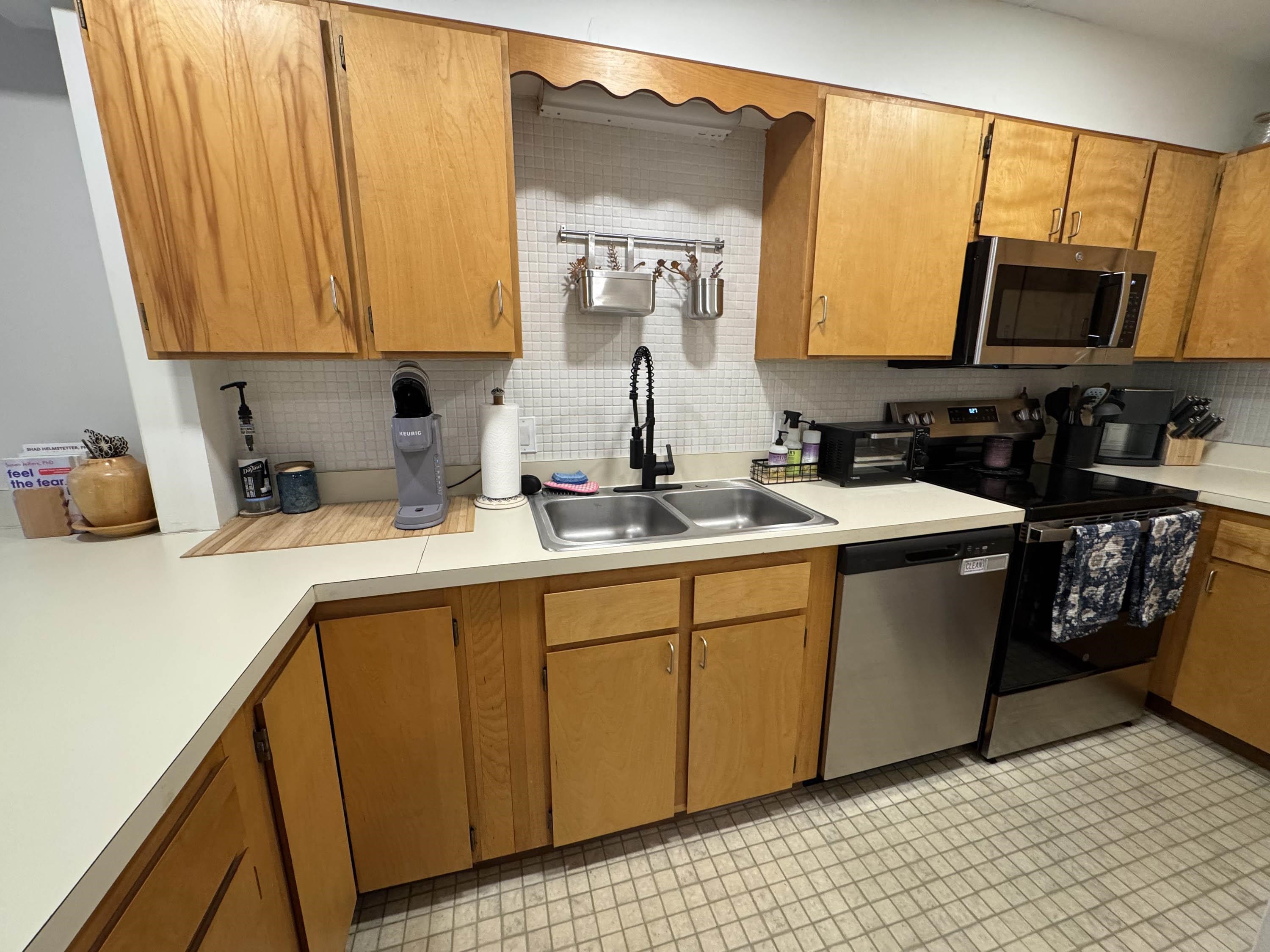 17 Robin Way Brattleboro, VT 05301 - Photo 11 of 20