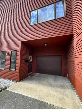 $245,000 | 17 Robin Way, Brattleboro, VT 05301