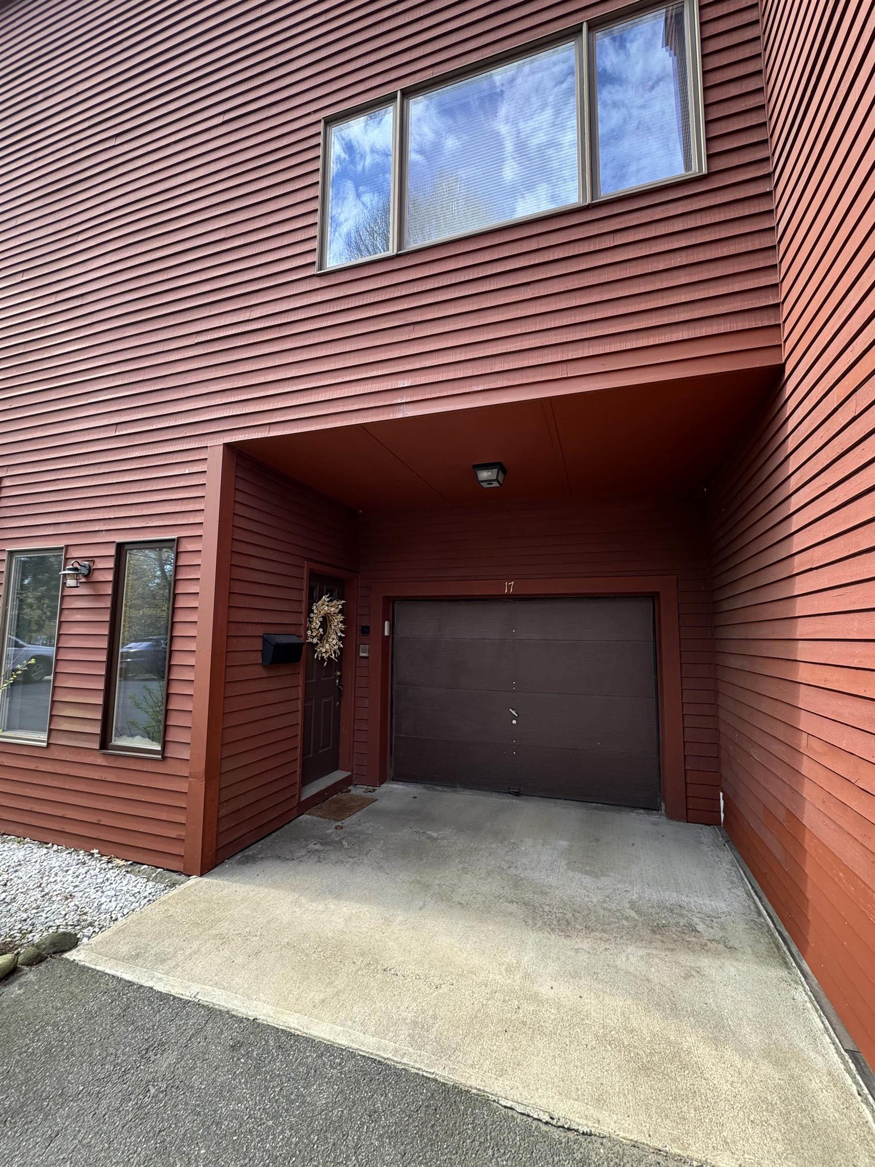17 Robin Way Brattleboro, VT 05301 - Photo 2 of 20