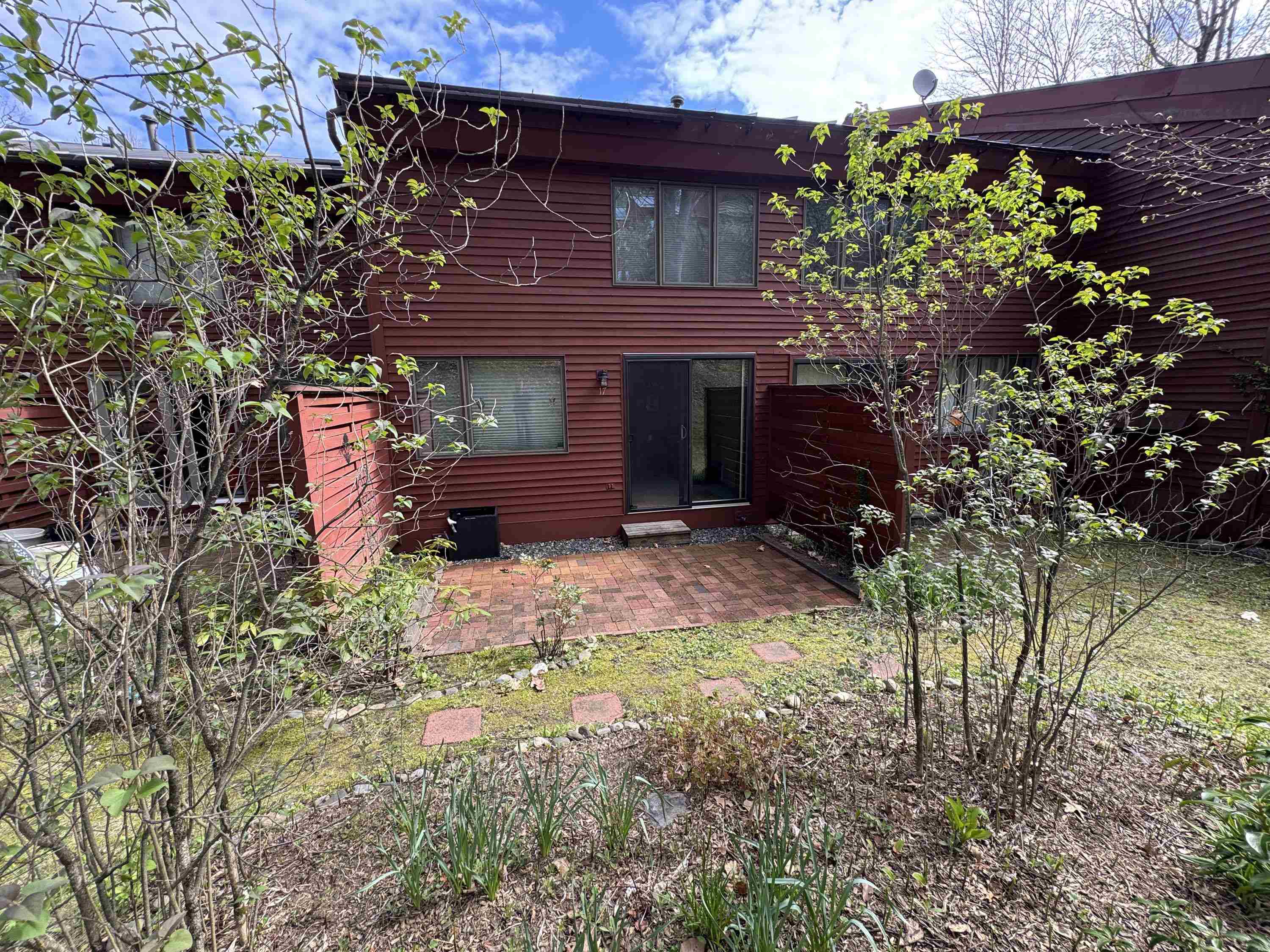 17 Robin Way Brattleboro, VT 05301 - Photo 3 of 20