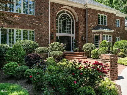 a house view with a outdoor space