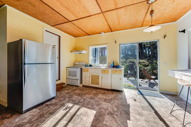 $889,000 | 33620 Highway 1, Gualala, CA 95445