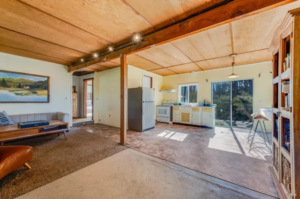 $889,000 | 33620 Highway 1, Gualala, CA 95445