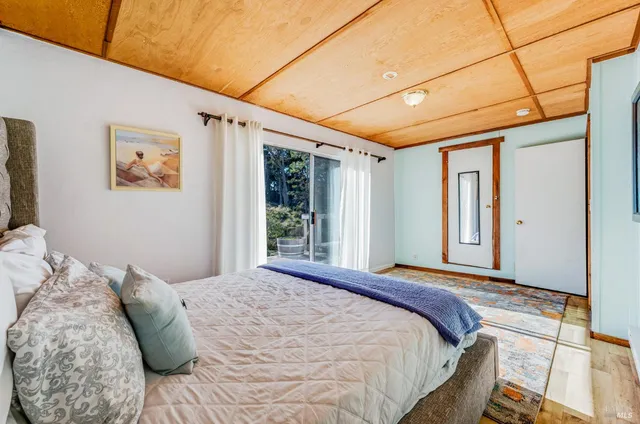 $889,000 | 33620 Highway 1, Gualala, CA 95445