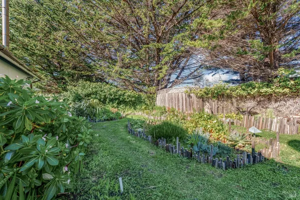 $889,000 | 33620 Highway 1, Gualala, CA 95445