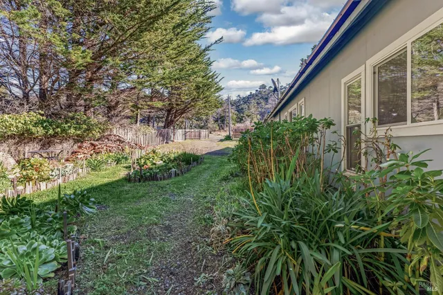 $889,000 | 33620 Highway 1, Gualala, CA 95445