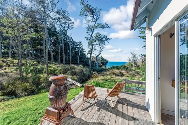 $889,000 | 33620 Highway 1, Gualala, CA 95445