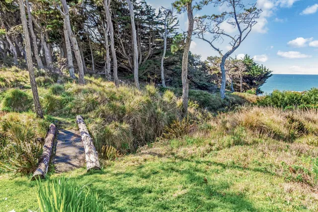 $889,000 | 33620 Highway 1, Gualala, CA 95445