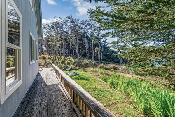 $889,000 | 33620 Highway 1, Gualala, CA 95445