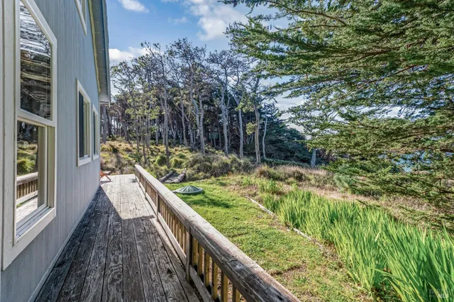 $889,000 | 33620 Highway 1, Gualala, CA 95445