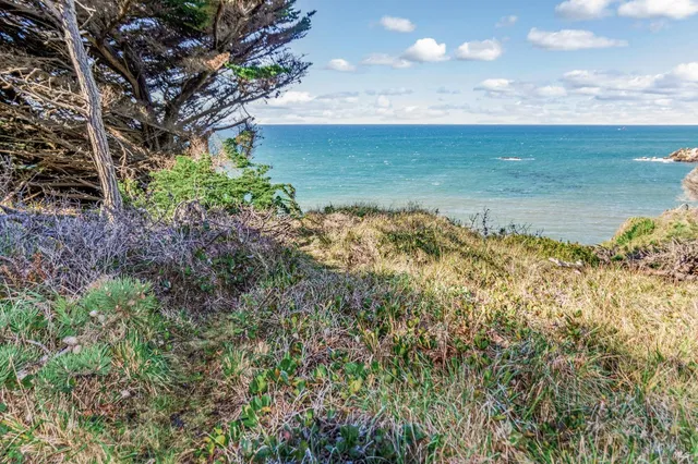 $889,000 | 33620 Highway 1, Gualala, CA 95445