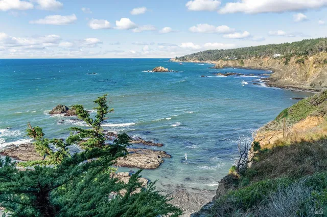 $889,000 | 33620 Highway 1, Gualala, CA 95445