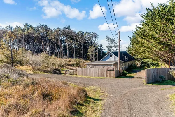 $889,000 | 33620 Highway 1, Gualala, CA 95445