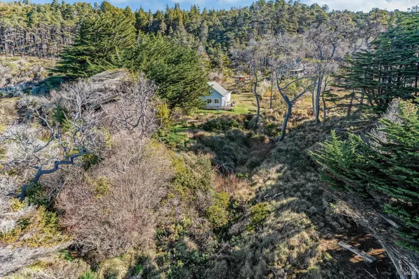 $889,000 | 33620 Highway 1, Gualala, CA 95445