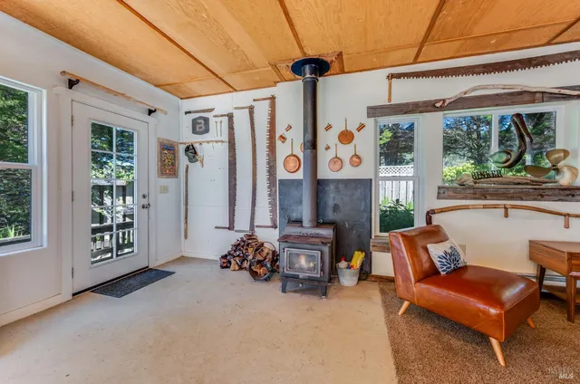 $889,000 | 33620 Highway 1, Gualala, CA 95445