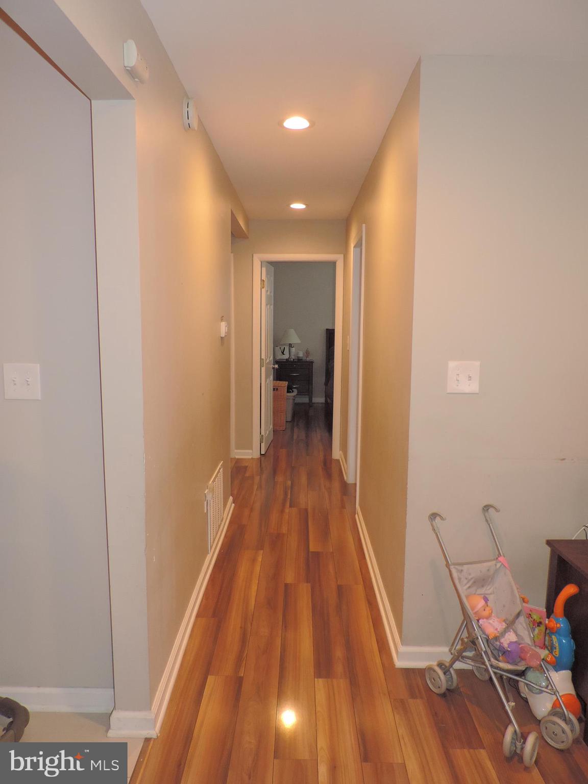207 Cedar Road Wallingford, PA 19086 - Photo 14 of 36 Hall Way