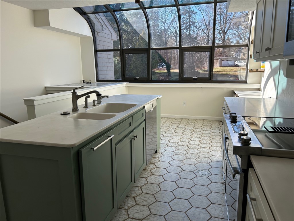 4494 Post Road, Unit 4 Warwick, RI 02818 - Photo 5 of 29 Wonderful, sunny dining area. The sun windows have automatic shades as well